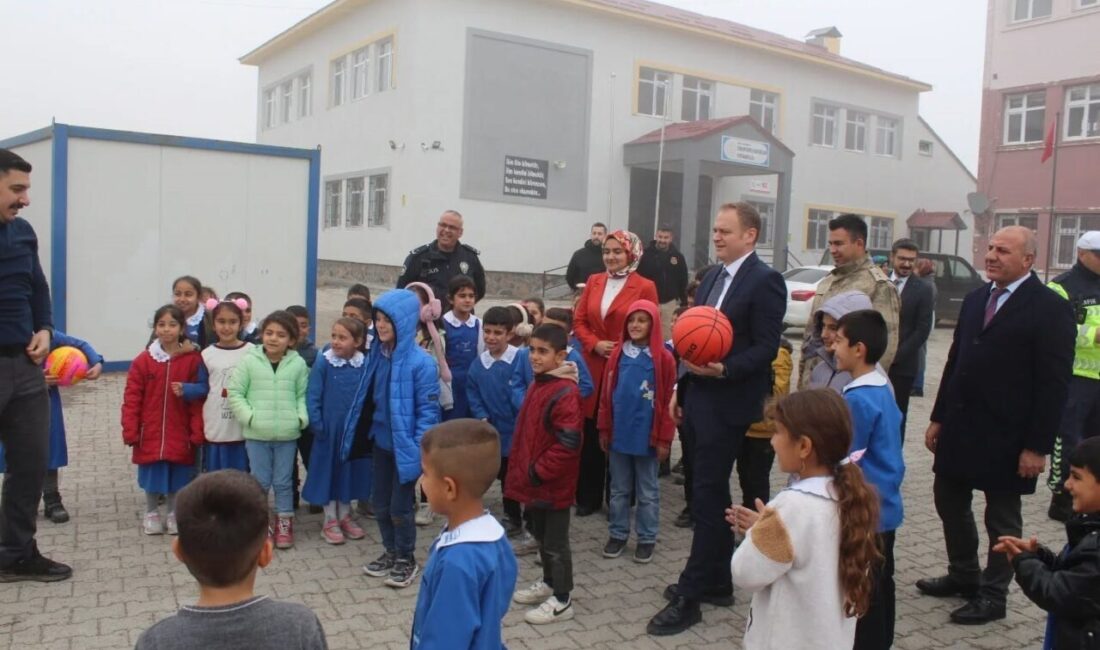 Muş Kaymakamı Koşansu: “Eğitime Desteğimiz Sürecek, Çocuklarımızın Gelişimi Önceliğimiz” Muş'un Bulanık Kaymakamı Ömer Övünç Koşansu, Erentepe Kardelen Okulu'nu ziyaret