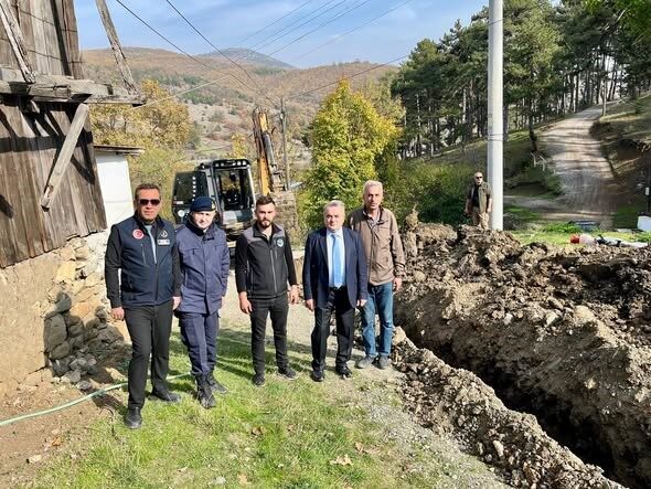 Bozüyük Kaymakamı Adem Öztürk, Muratdere köyündeki içme suyu hattı çalışmalarını