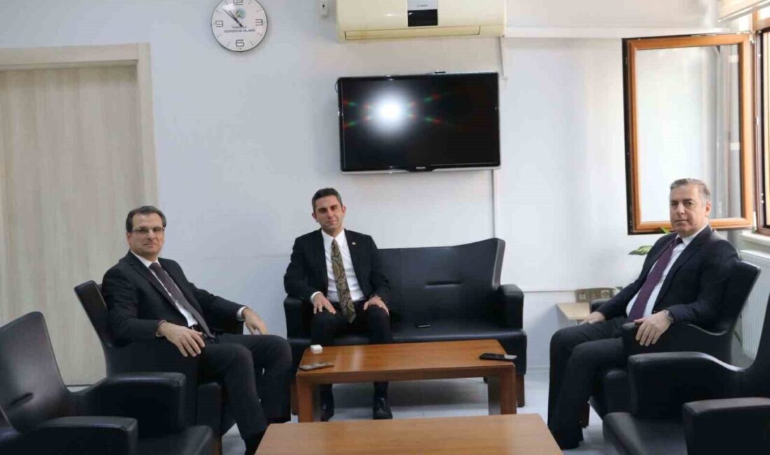 Kaymakamlar Kapankaya ve Güldoğan, Selendi Kaymakamı Yıldız’a Hayırlı Olsun Ziyaretinde Bulundu Manisa'nın Turgutlu Kaymakamı Selami Kapankaya ve Salihli Kaymakamı Ali Güldoğan,