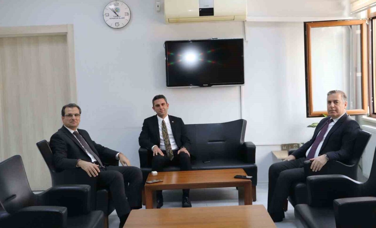 Manisa'nın Turgutlu Kaymakamı Selami Kapankaya ve Salihli Kaymakamı Ali Güldoğan,