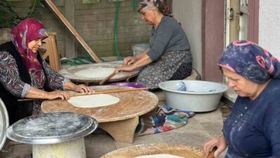 Sakarya'nın Kaynarca ilçesindeki Konak Mahallesi'nde ev hanımları, Ramazan ayı için