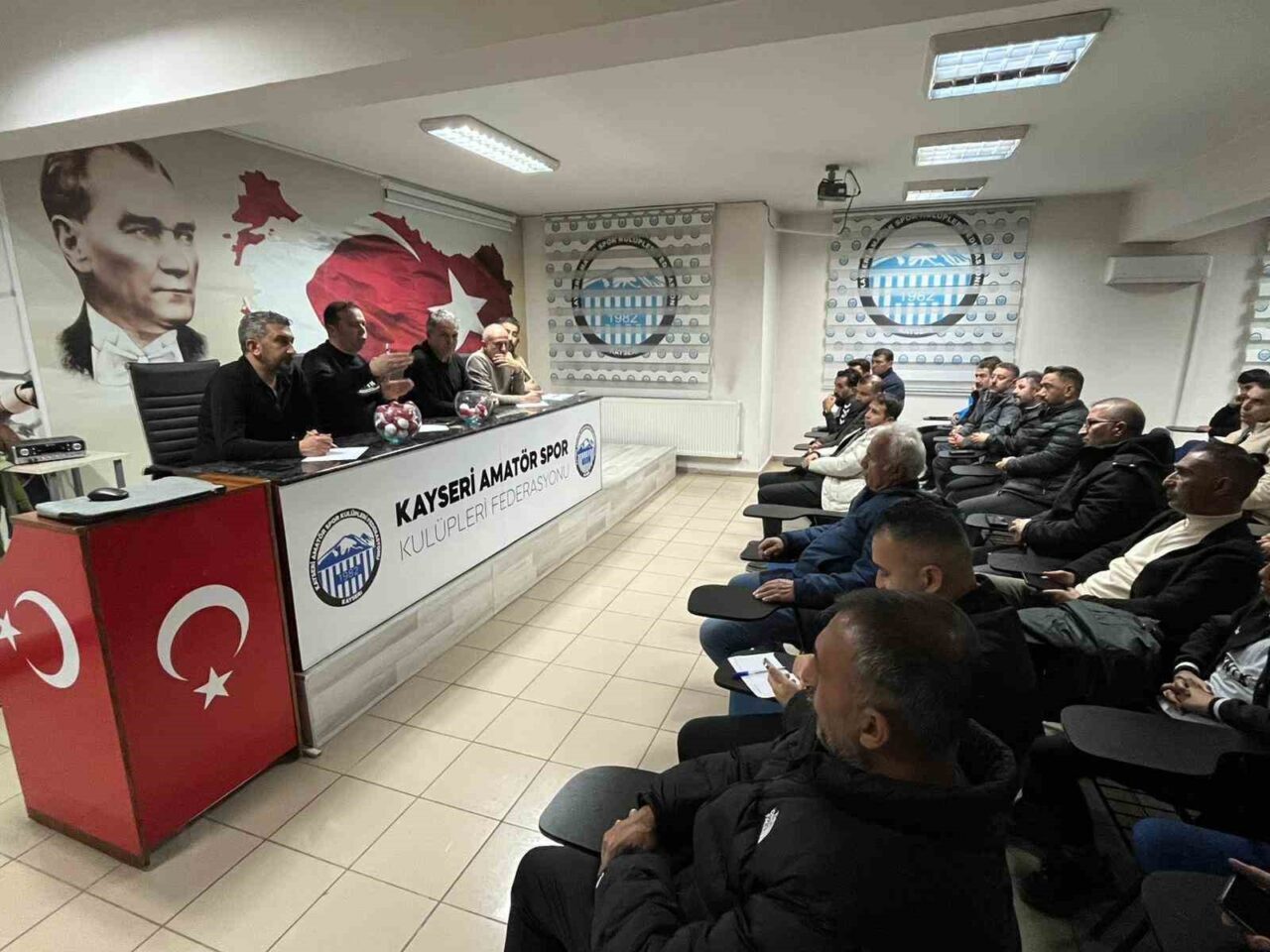 Kayseri U14 Ligi 2025-2026 sezonunun fikstürü Kayseri Sümer Amatör Evi'nde