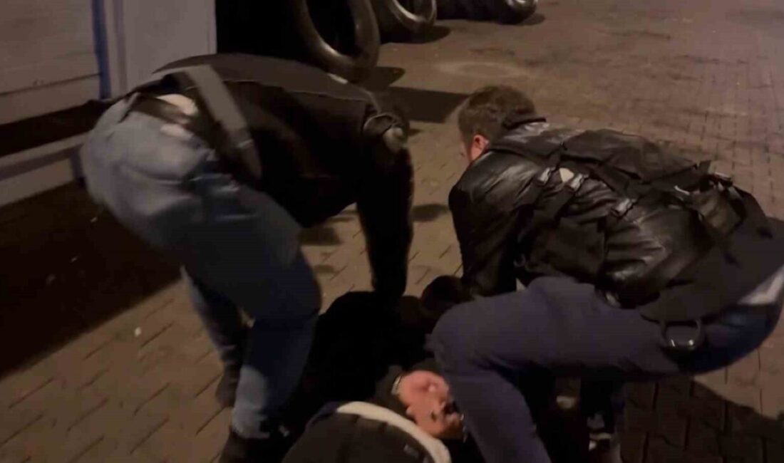 Kayseri'de düzenlenen operasyonda, Narkotik Suçlarla Mücadele Şube Müdürlüğü ekipleri, uyuşturucu