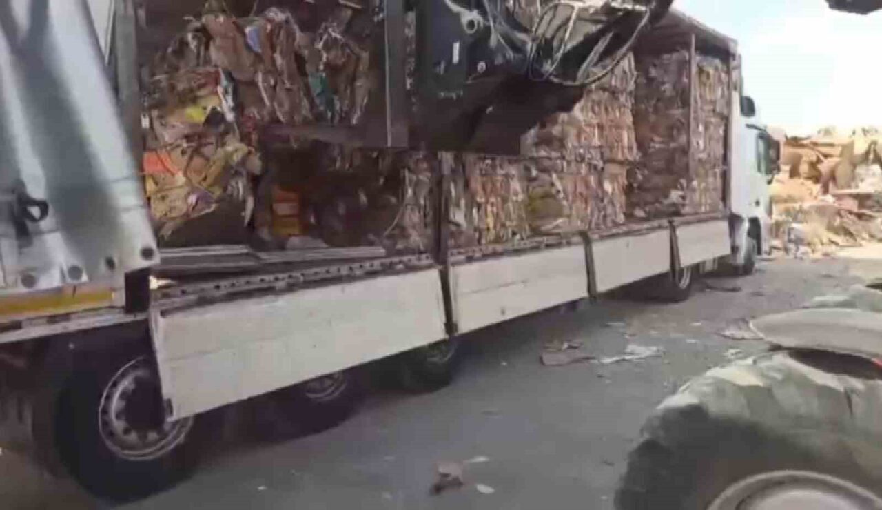 Kayseri'de polis, 2 bin paket kaçak sigara ele geçirdi. İl