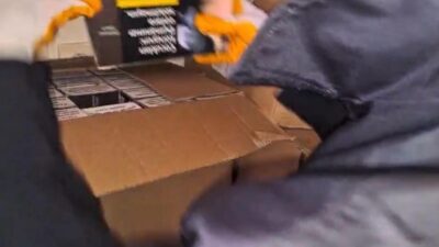 Kayseri'de polis, bir evde düzenlediği operasyonda 49 bin 200 kaçak