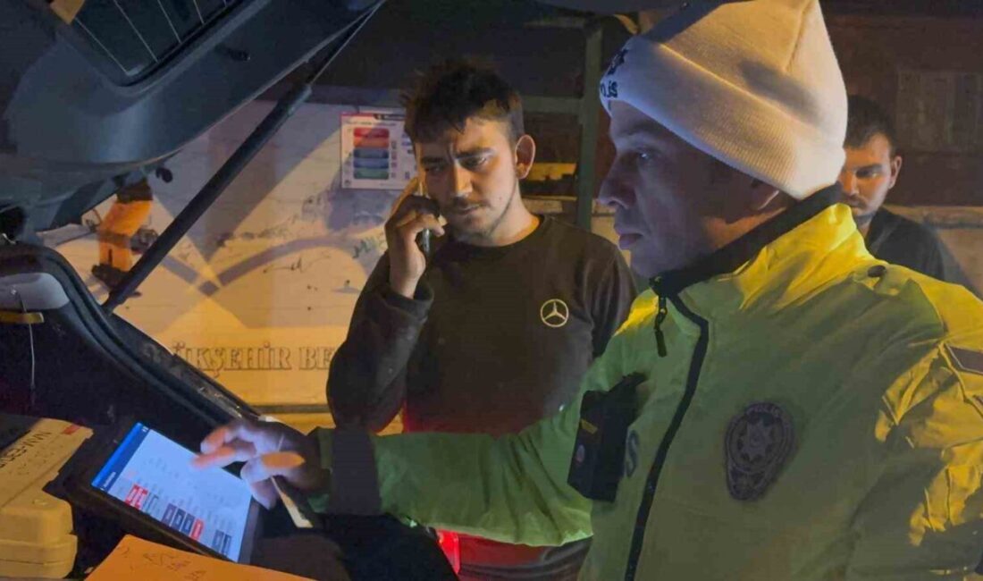 Kayseri’de ehliyetsiz sürücünün test sürüşü sırasında otomobil sahibi sinirlendi, iki tarafa ceza kesildi Kayseri'de yapılan denetimde, ehliyetsiz olduğu belirlenen oto tamircisi M.S., otomobilin