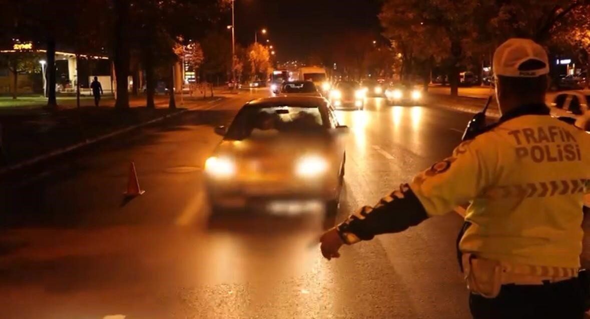 Kayseri'de 618 polis memurunun katıldığı asayiş uygulamasında, 24 bin 663