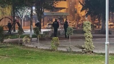 Kayseri'nin Kocasinan ilçesindeki Erciyesevler Mahallesi'nde bir parkta bulunan şüpheli çanta,
