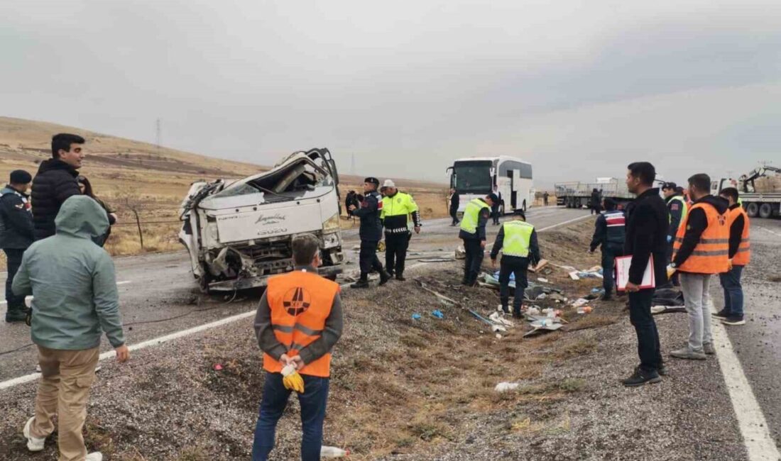 Kayseri'nin İncesu ilçesinde Kayseri-Nevşehir yolunda meydana gelen zincirleme trafik kazasında,