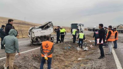 Kayseri'nin İncesu ilçesinde Kayseri-Nevşehir yolunda meydana gelen zincirleme trafik kazasında,