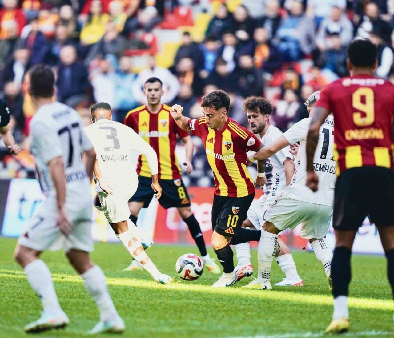 Kayserispor, Süper Lig'in 13. haftasında Gaziantep FK'ya 3-0 yenilerek, rakibine