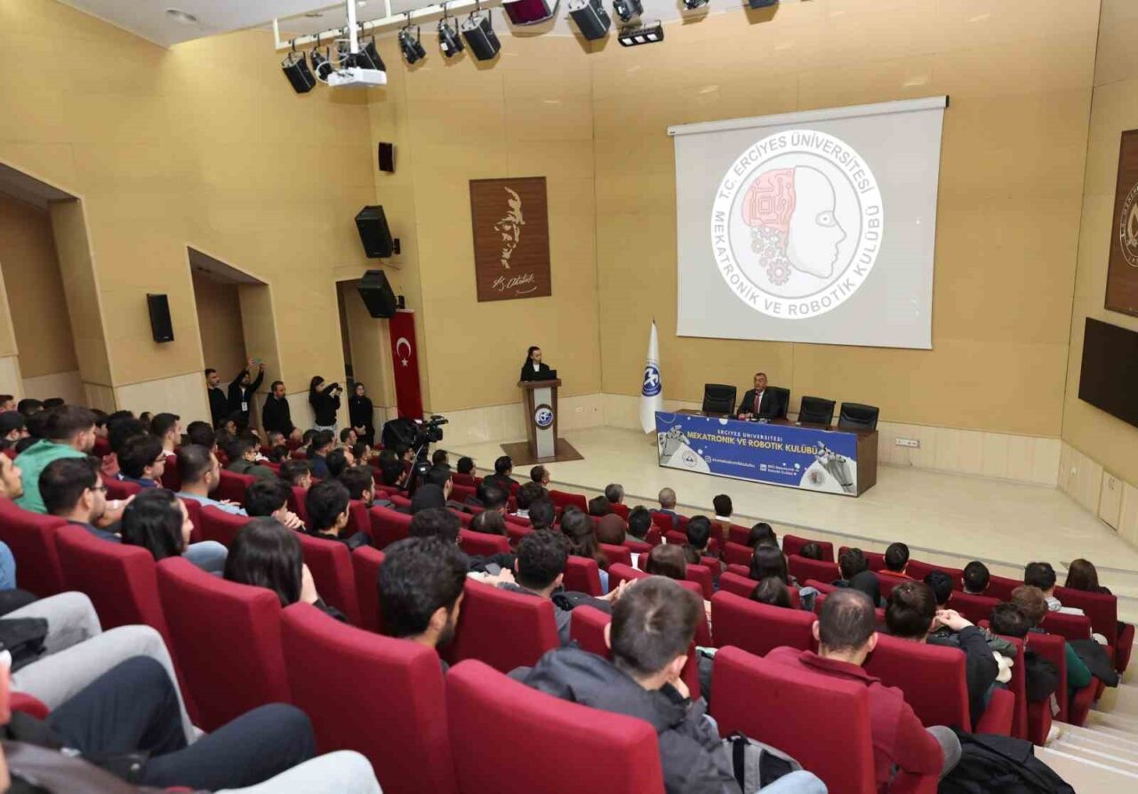 Erciyes Üniversitesi'nde "İş Hayatında Mühendislik" konulu konferans düzenlendi. Kayseri Sanayi