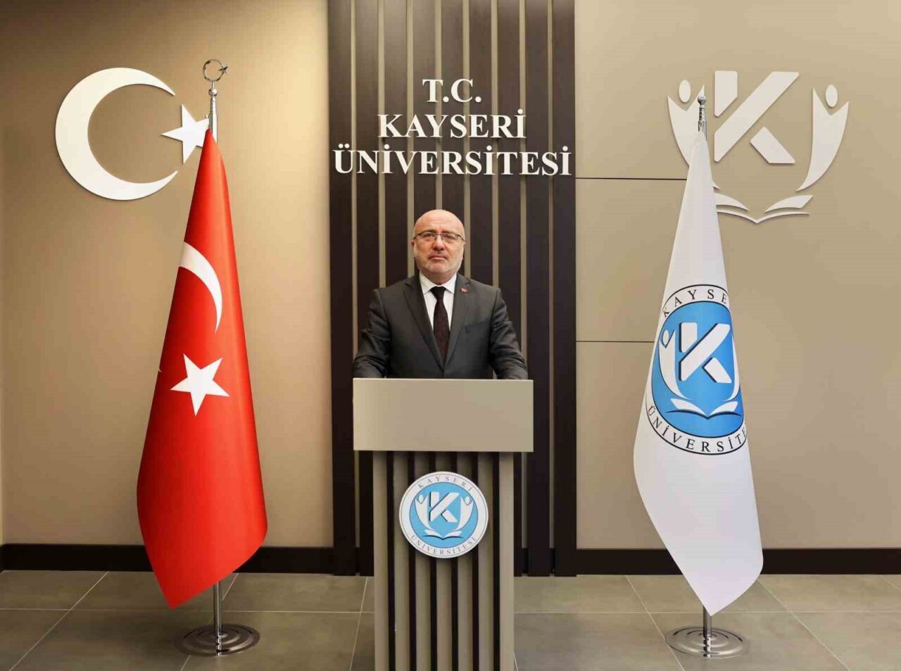 Kayseri Üniversitesi Rektörü Prof. Dr. Kurtuluş Karamustafa, 24 Kasım Öğretmenler