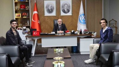 Kayseri Üniversitesi'nden Taha Şaş ve Erdem Özrendeci, Rektör Prof. Dr.