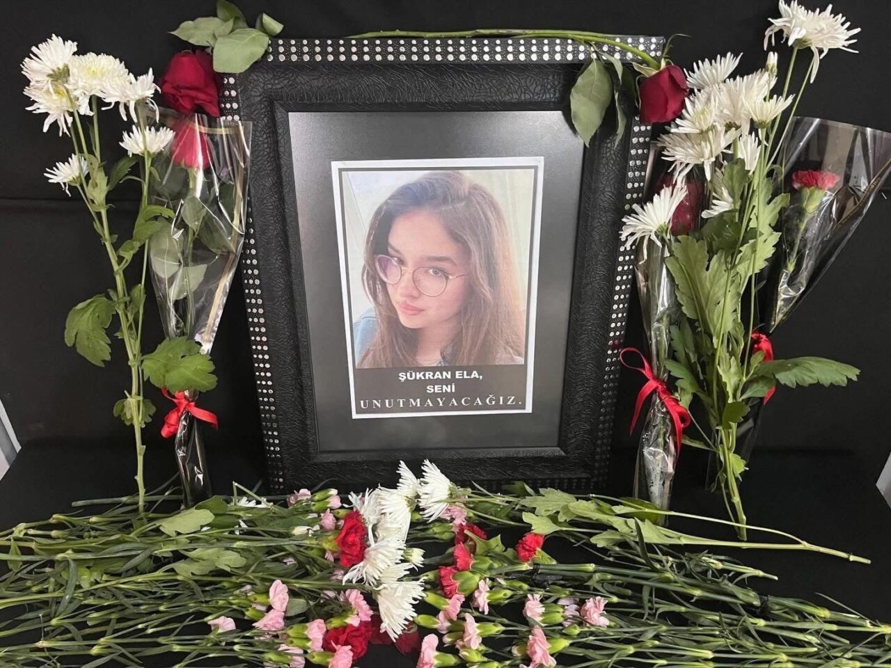 Antalya'nın Serik ilçesinde, trafik kazasında hayatını kaybeden 17 yaşındaki Şükran