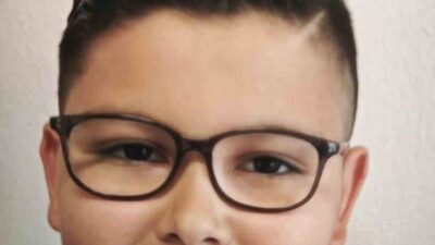 İzmir'in Torbalı ilçesinde bir otomobilin park halindeki tıra çarpması sonucu