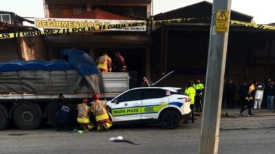 Manisa'nın Alaşehir ilçesinde 15 Kasım'da meydana gelen trafik kazasında polis