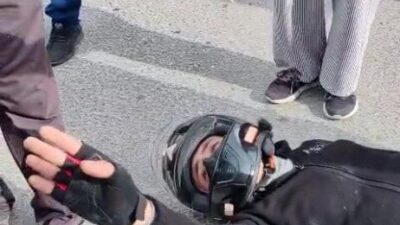 Antalya'nın Manavgat ilçesinde, motosiklet sürücüsü Mümin Ş., kaza sonrası otomobilin