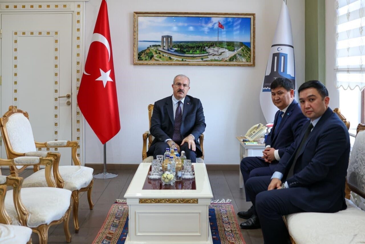 Kazakistan Cumhuriyeti İstanbul Başkonsolosu Nuriddin Amankul ve Konsolos Aybek Yestleuov,