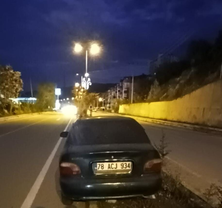 Karabük'ün Eskipazar ilçesinde ters yönde ilerleyen otomobilin başka bir araçla