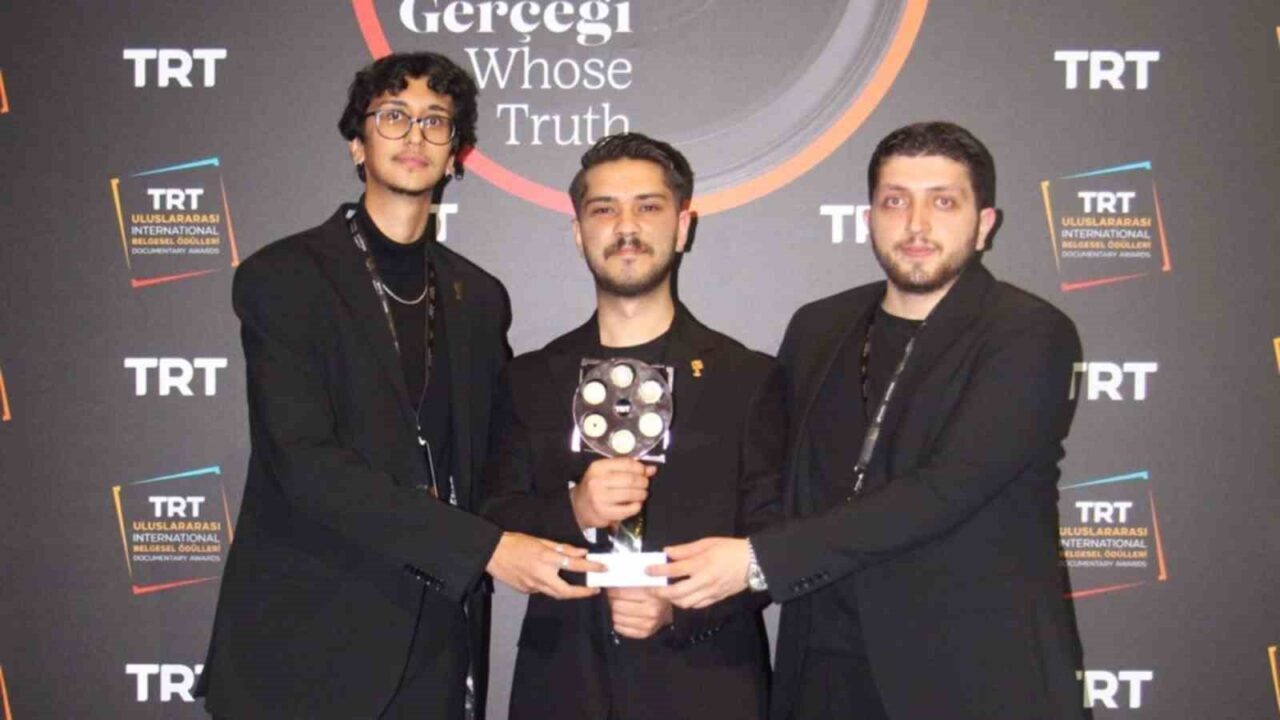 Karabük Üniversitesi öğrencileri, "Cam Adam" belgeseli ile 16. TRT Uluslararası