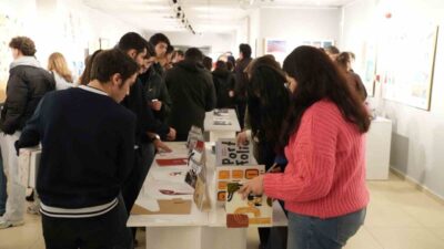 Karabük Üniversitesi Grafik Tasarımı Bölümü öğrencilerinin sergisi, büyük bir katılımla