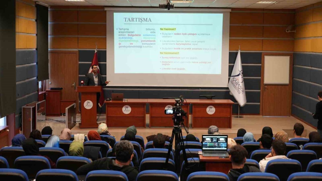 Karabük Üniversitesi Lisansüstü Eğitim Enstitüsü, "Tez Yazımı" seminerlerinin bir oturumunu