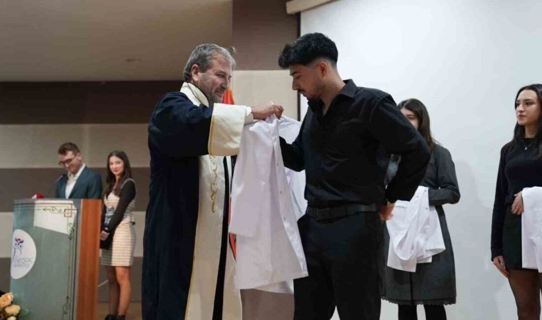 Karabük Üniversitesi Tıp Fakültesi'nin birinci sınıf öğrencileri için düzenlenen Beyaz