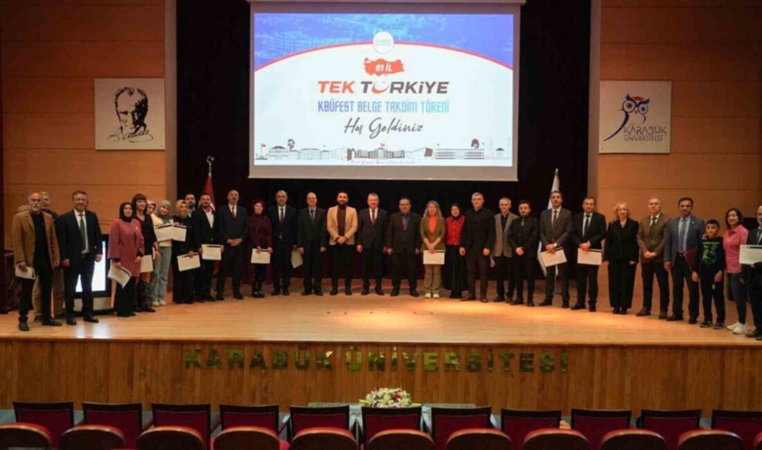 KBÜFEST 2025 Kapsamında Görev Alan Personel ve Destekçilere Teşekkür Belgesi Taktim Edildi Karabük Üniversitesi Rektörü Prof. Dr. Fatih Kırışık, KBÜFEST İller Festivali'nde