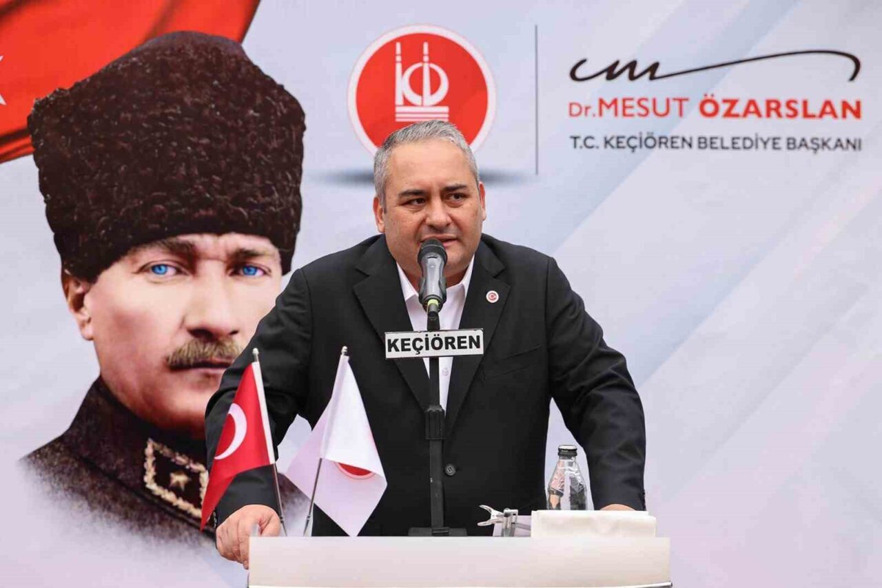 Keçiören Belediye Başkanı Mesut Özarslan, Yeşiltepe'deki halk otobüsleri hareket noktasında