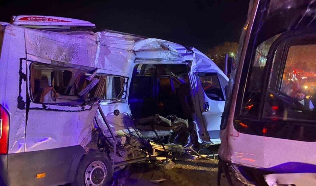 İzmir’in Kemalpaşa ilçesinde iki işçi servisinin çarpıştığı kazada 15 kişi