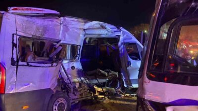 İzmir’in Kemalpaşa ilçesinde iki işçi servisinin çarpıştığı kazada 15 kişi