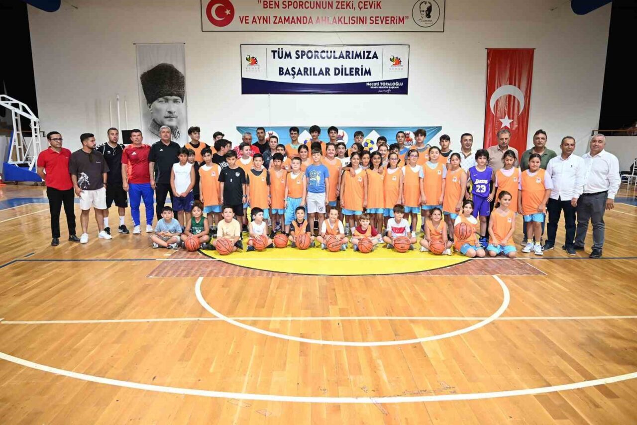 Kemer Belediyesi, Başkan Necati Topaloğlu'nun liderliğinde açtığı ücretsiz spor kurslarıyla