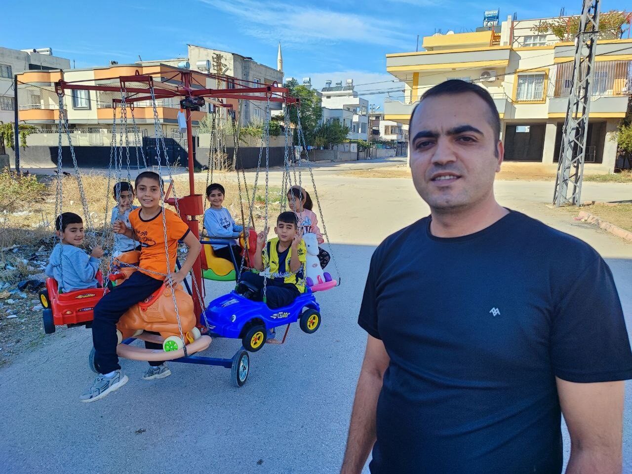 Adana'da Ahmet Mısırcı, yoksul bir çocukken dönme dolaba binemediği için