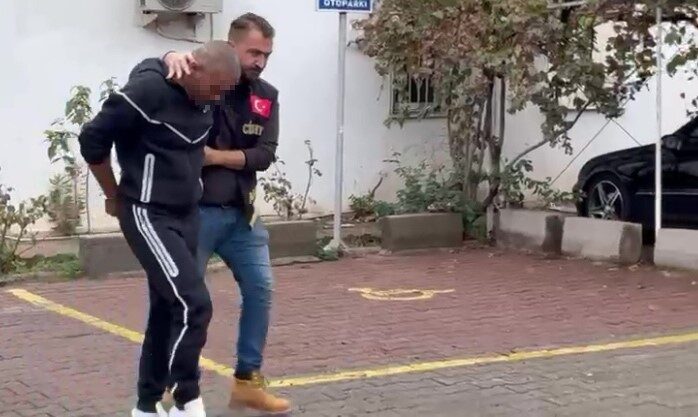 Antalya'da, Imad Almograbi, akrabası Doğan Duman ile tartıştıktan sonra onu