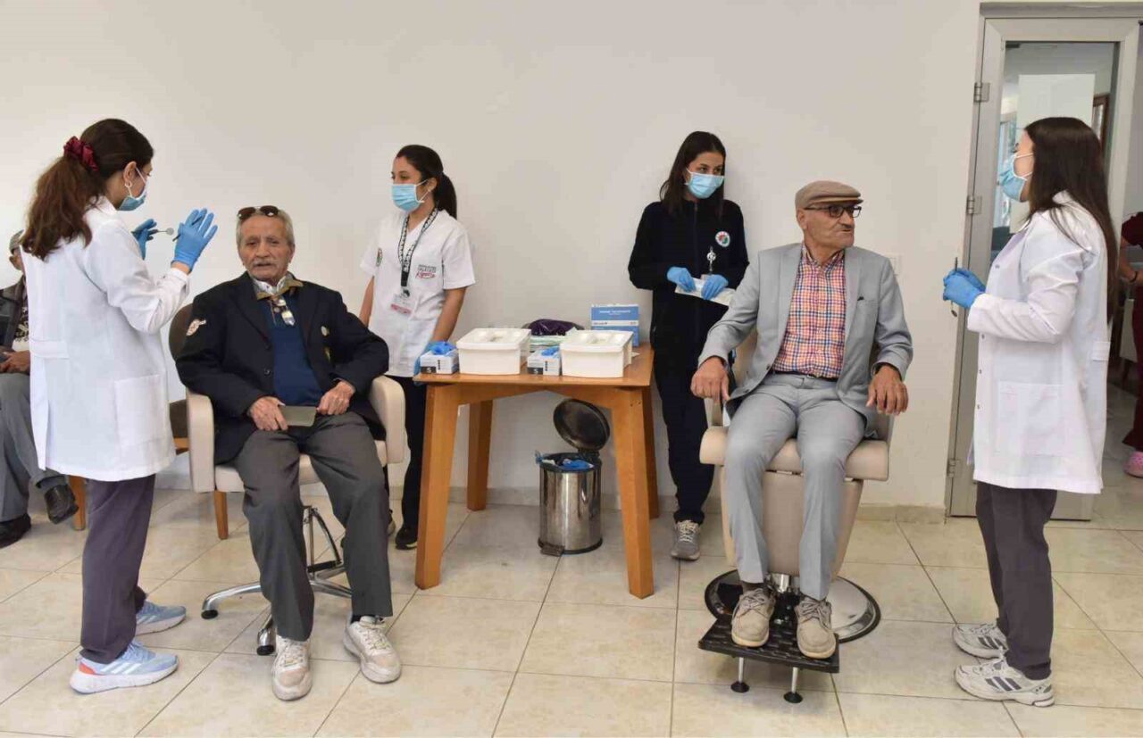 Kepez Belediyesi, Toplum Ağız ve Diş Sağlığı Haftası'nın bir parçası