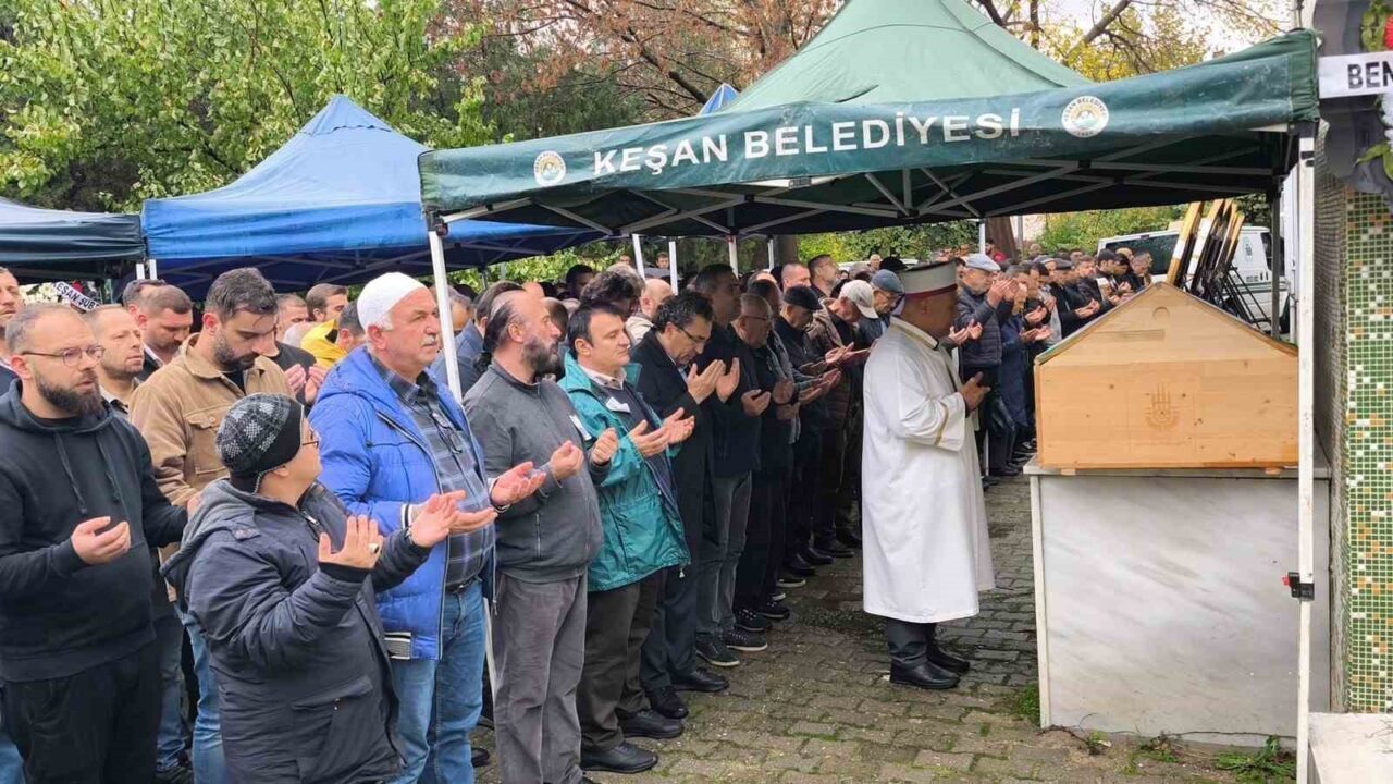 Edirne’nin Keşan ilçesinde iş adamı Uğur Selvi (44), evinde ölü