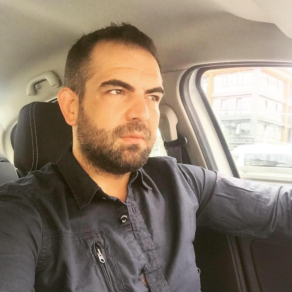 Edirne'nin Keşan ilçesinde, 44 yaşındaki iş adamı Uğur Selvi, evinde