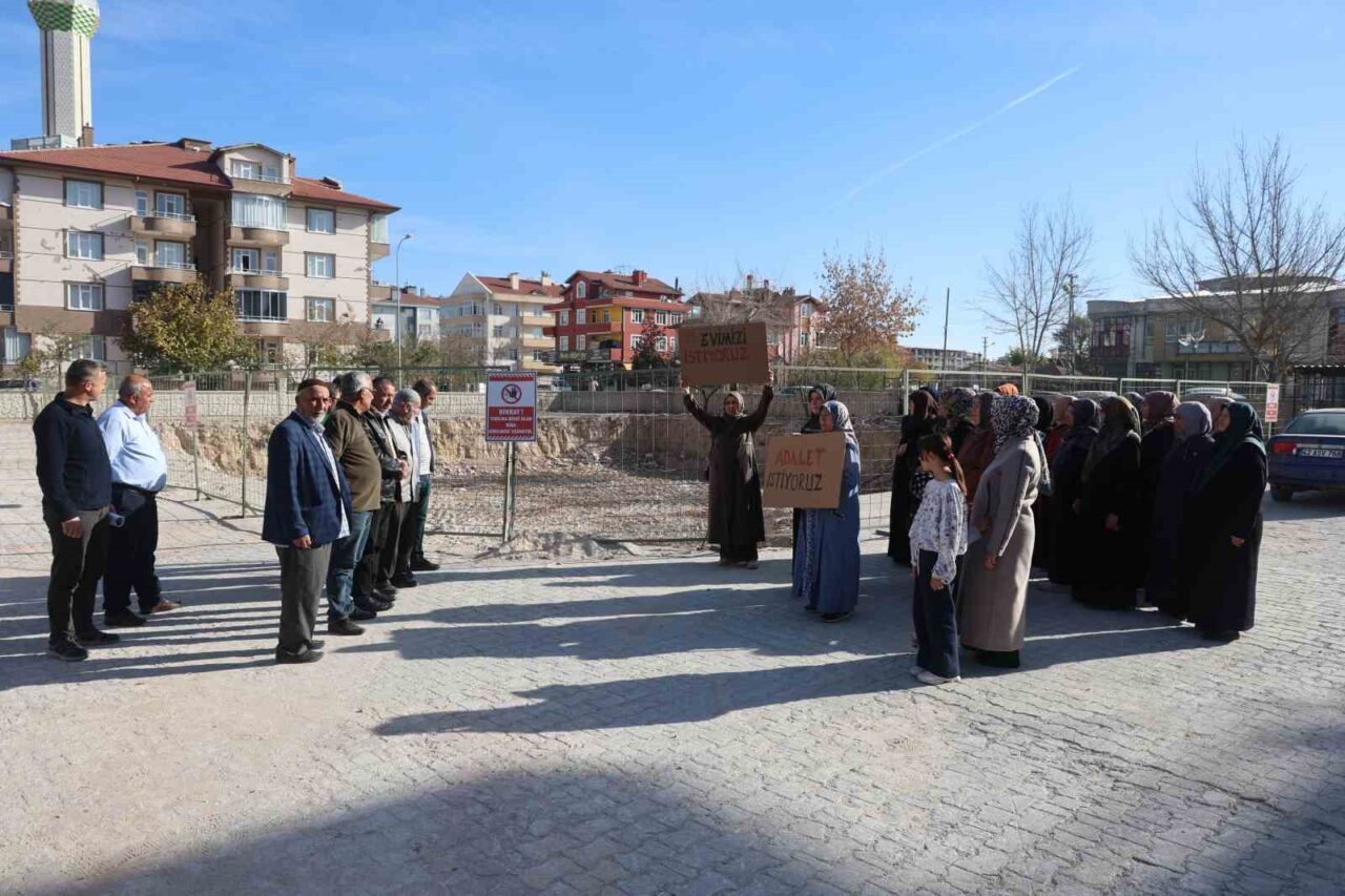 Konya'da İkram Apartmanı'nda, doğal gaz borusunun kesilmesi sonucu meydana gelen