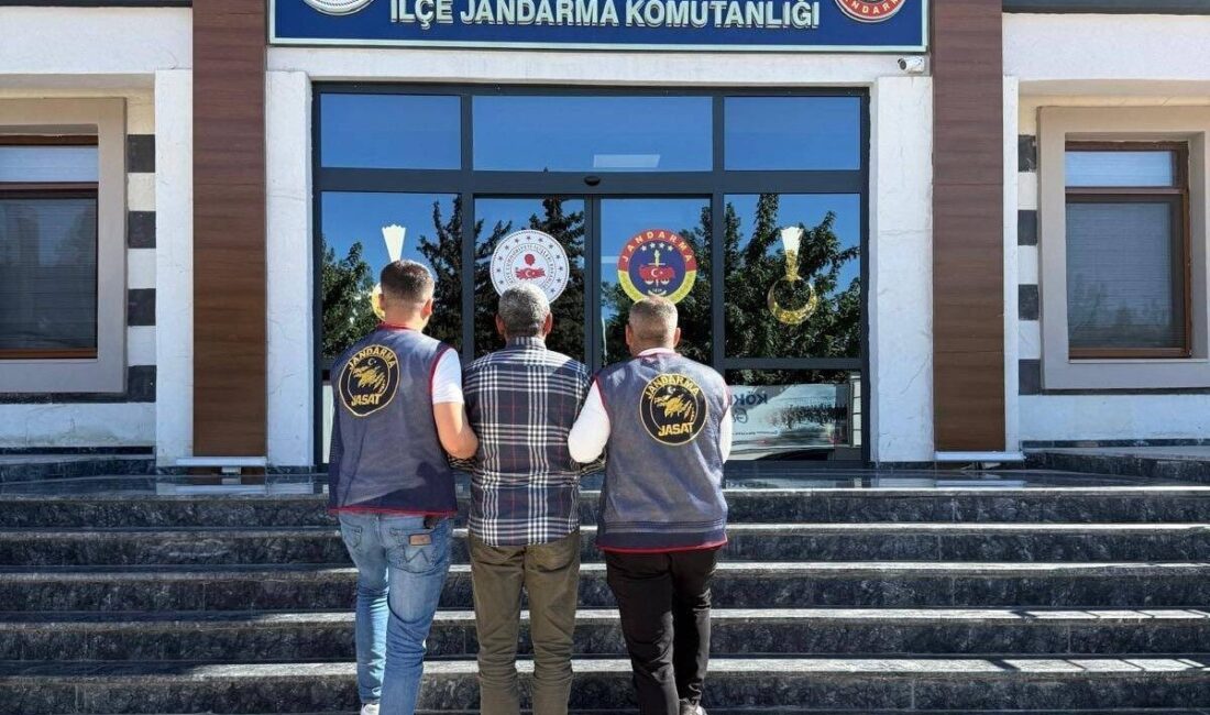 FETÖ Üyesi C.K. Gaziantep’te Jandarma Ekipleri Tarafından Yakalandı Gaziantep'te, FETÖ/PDY üyesi C.K., 10 yıl 2 ay hapis cezasıyla