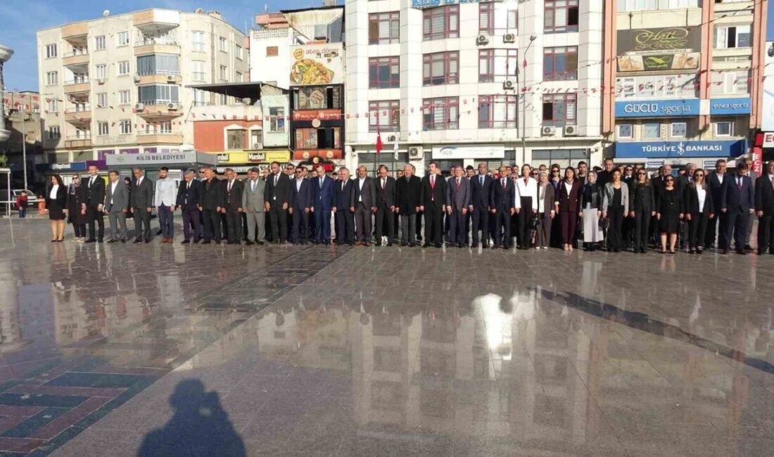 Kilis'te 24 Kasım Öğretmenler Günü etkinliklerle coşkuyla kutlandı. Cumhuriyet Meydanı'ndaki