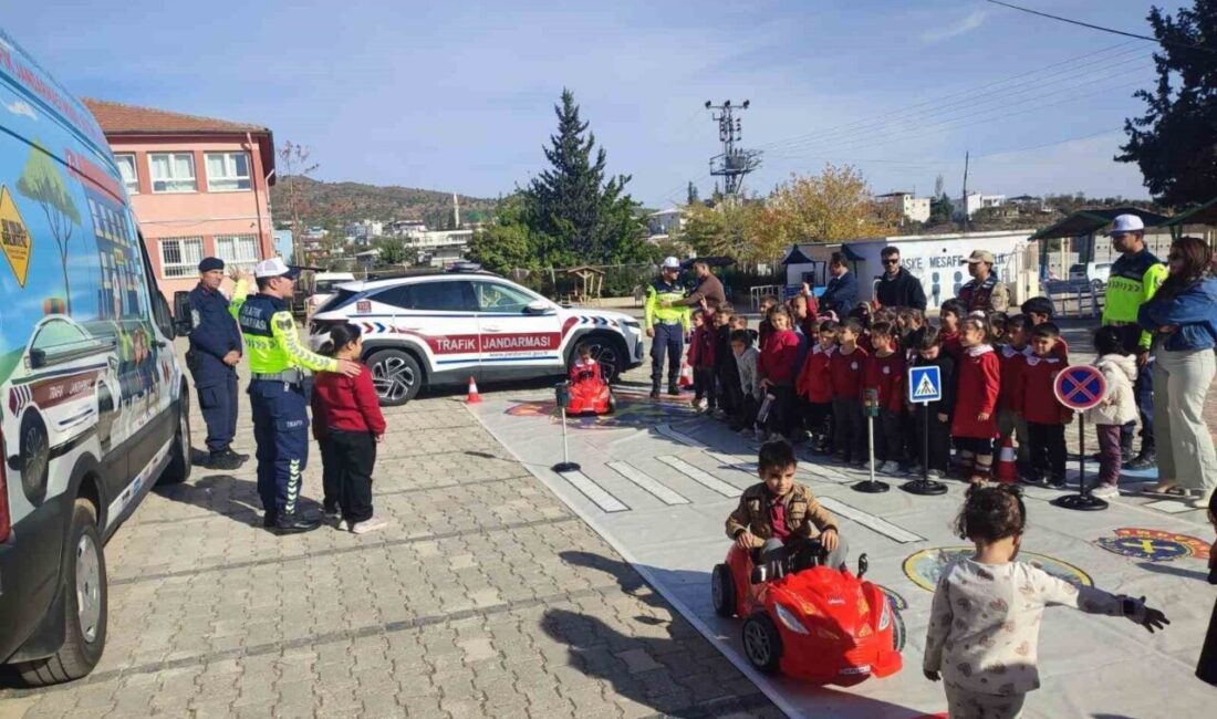 Kilis'te, İl Jandarma Komutanlığı'nın desteğiyle Gülbaba İlkokulu'nda 45 öğrenciye trafik