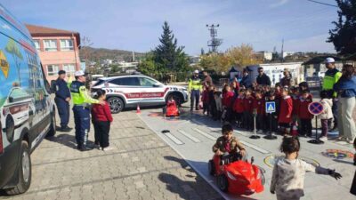 Kilis'te, İl Jandarma Komutanlığı'nın desteğiyle Gülbaba İlkokulu'nda 45 öğrenciye trafik