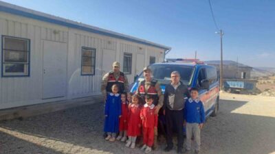 Kilis'te jandarma ekipleri, okul çevrelerinde güvenliği artırmak amacıyla denetim gerçekleştirdi.