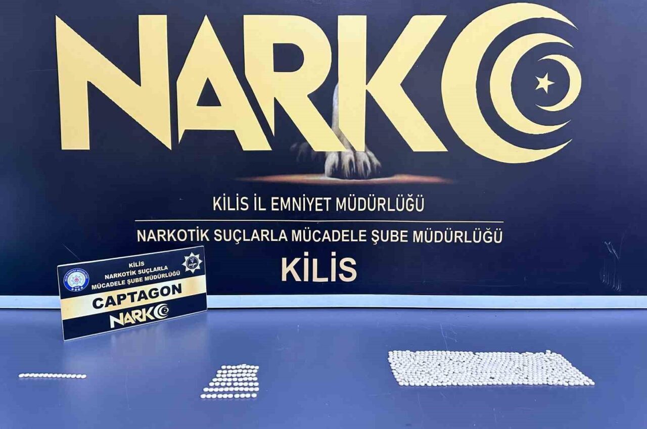 Kilis’teki uyuşturucu operasyonunda 658 captagon ele geçirildi. Gözaltına alınan M.N.R.