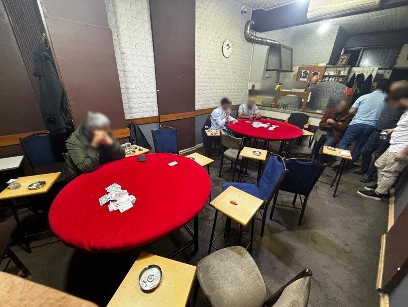 Aydın’da Kıraathaneye Yapılan Operasyonda Kumar Oynayanlara Yüklü Ceza Kesildi