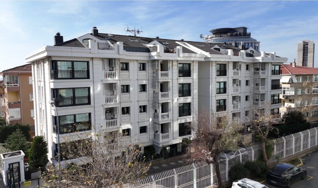 Kadıköy’deki Lüks Dairede Kira Anlaşmazlığı Mahkemeye Taşındı: Kiracı 85 Bin TL’lik Rayiç Bedel İçin Sadece 16 Bin 500 TL Ödüyor Kadıköy'de bir kiracı, mahkeme tarafından belirlenen 85 bin TL rayiç