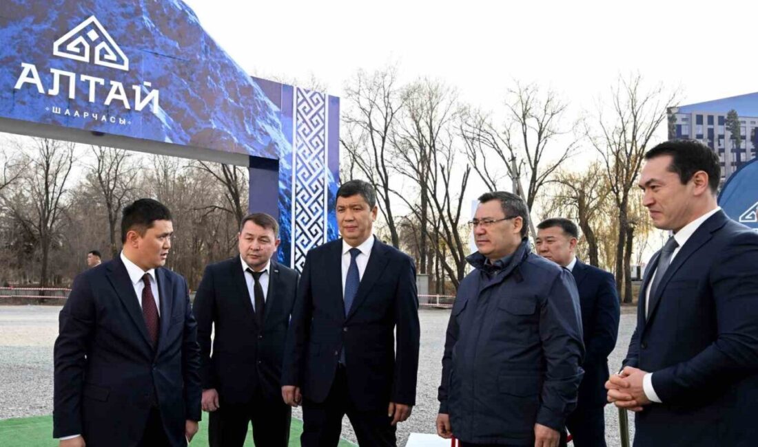 Kırgızistan Cumhurbaşkanı Sadır Caparov, Bişkek’in Birincimay ilçesinde "Altay" yerleşim yerinin