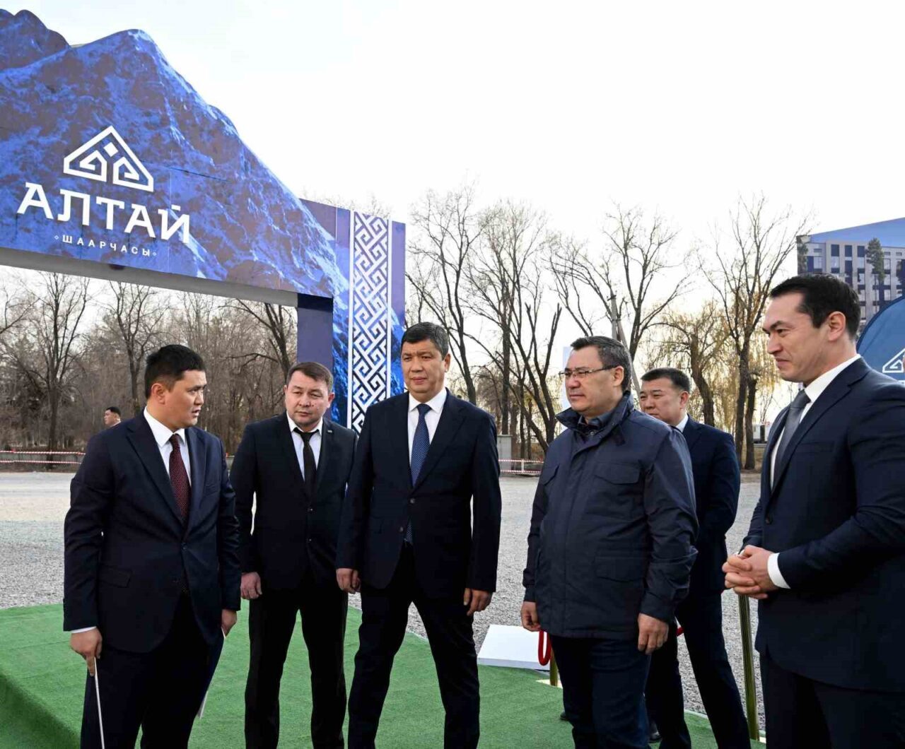 Kırgızistan Cumhurbaşkanı Sadır Caparov, Bişkek’in Birincimay ilçesinde "Altay" yerleşim yerinin