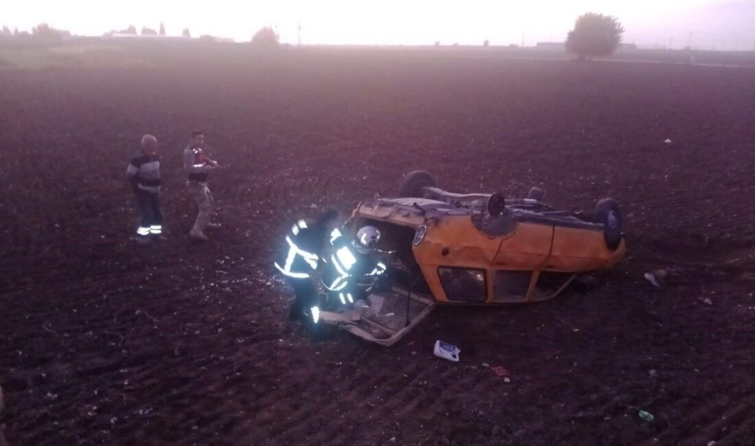 Hatay’da Şarampole Devrilen Araçta Sürücü Yaralandı Hatay'ın Kırıkhan ilçesinde, sürücüsünün kontrolünü kaybettiği otomobil şarampole devrildi. Kazada